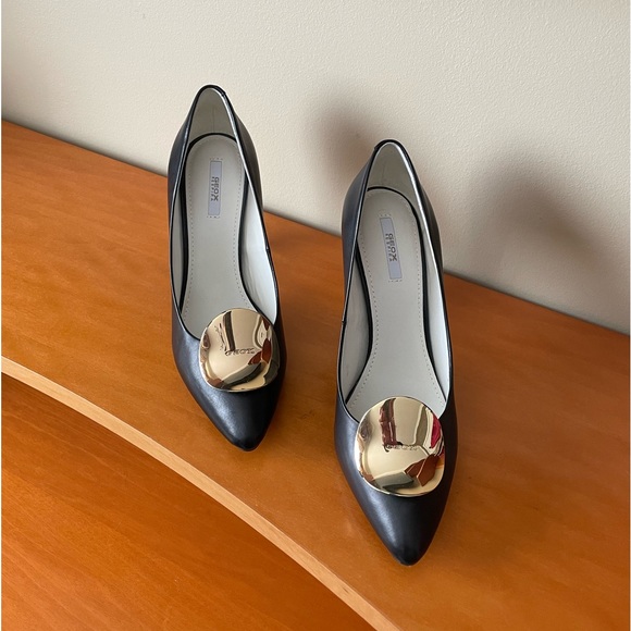 Geox black leather shoes golden heels and brooch size 37 - Picture 4 of 6